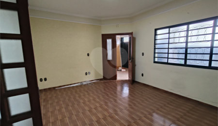 Casa para alugar com 4 quartos, sendo 1 suíte,  em Vila Judite, Itapetininga, SP