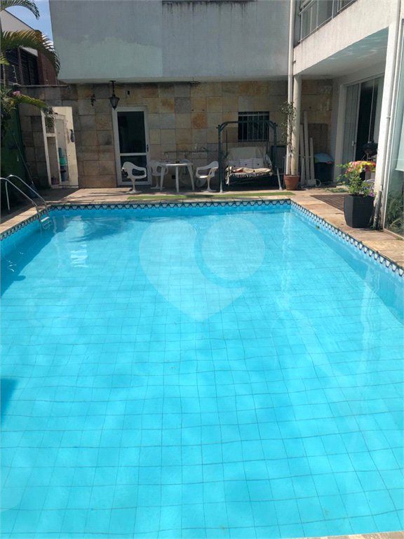 Casa à venda com 8 quartos, sendo 4 suítes, em Jardim Leonor, São Paulo, SP