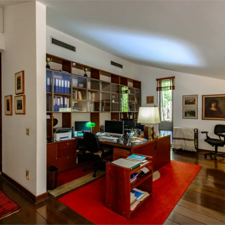Casa à venda com 4 quartos, sendo 1 suíte,  em Jardim Leonor, São Paulo, SP