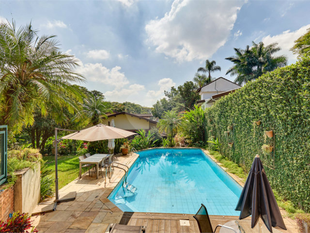 Casa à venda com 4 quartos, sendo 2 suítes,  em Jardim Cordeiro, São Paulo, SP