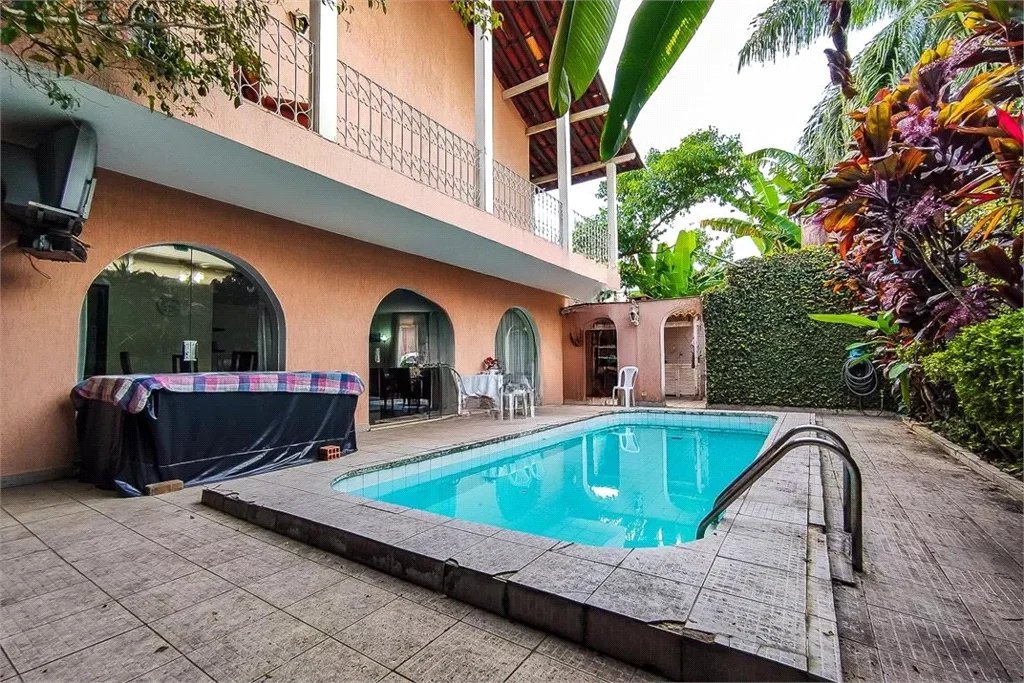 Sobrado à venda com 4 quartos, sendo 2 suítes, em Jardim Morumbi, São Paulo, SP