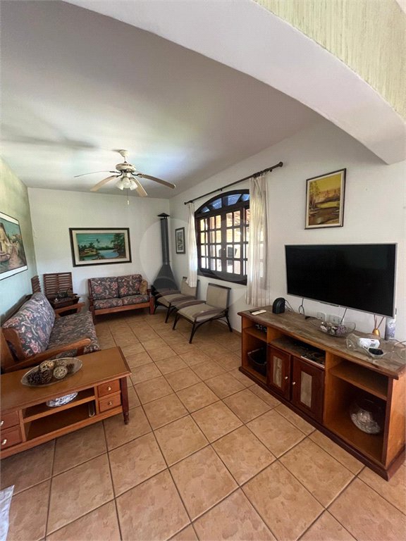 Casa à venda com 4 quartos, sendo 1 suíte, em Alpes D'ouro, Bom Jesus dos Perdões, SP