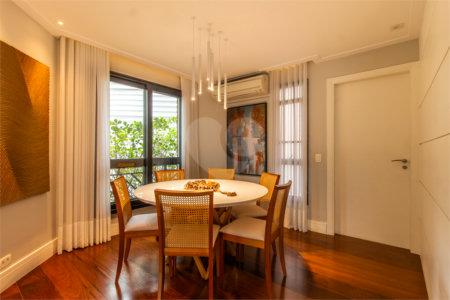 Apartamento à venda com 4 quartos, sendo 2 suítes,  em Vila Mariana, São Paulo, SP