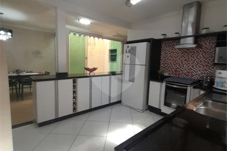 Casa à venda com 3 quartos, sendo 1 suíte,  em Vila Suissa, Mogi das Cruzes, SP
