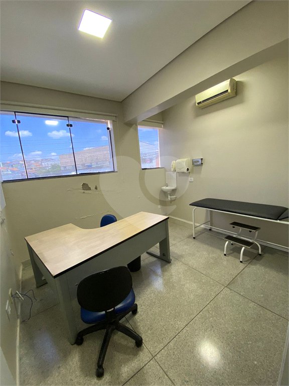 Salão para alugar em Vila Romanópolis, Ferraz de Vasconcelos, SP