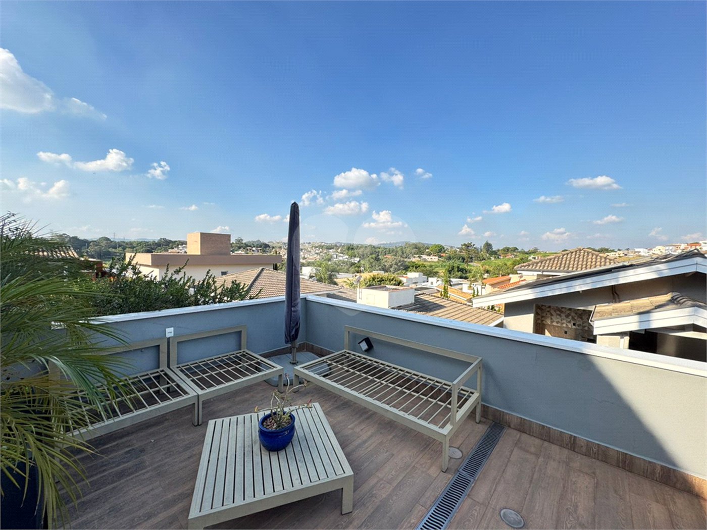 Casa à venda com 3 suítes no condomínio Terras de São Francisco, Vinhedo - SP
