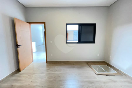 Casa à venda com 3 quartos, sendo 1 suíte, no condomínio Horto Florestal Iii, Sorocaba - SP