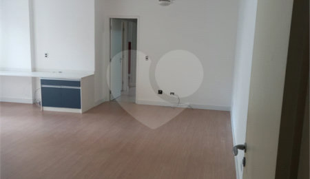 Apartamento à venda com 3 quartos, sendo 1 suíte,  em Vila Olímpia, São Paulo, SP