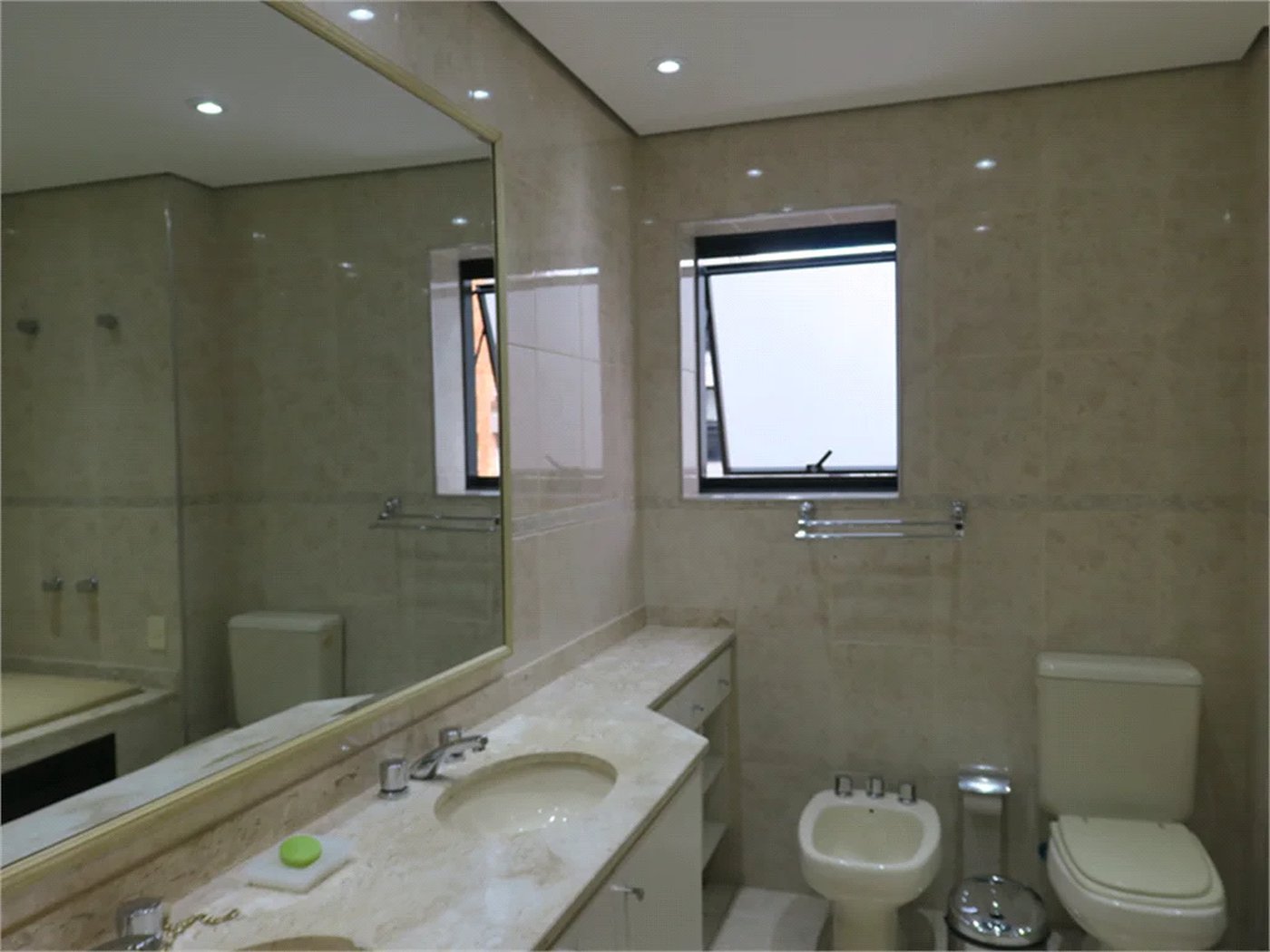 Apartamento à venda ou para alugar com 3 suítes em Vila Suzana, São Paulo, SP
