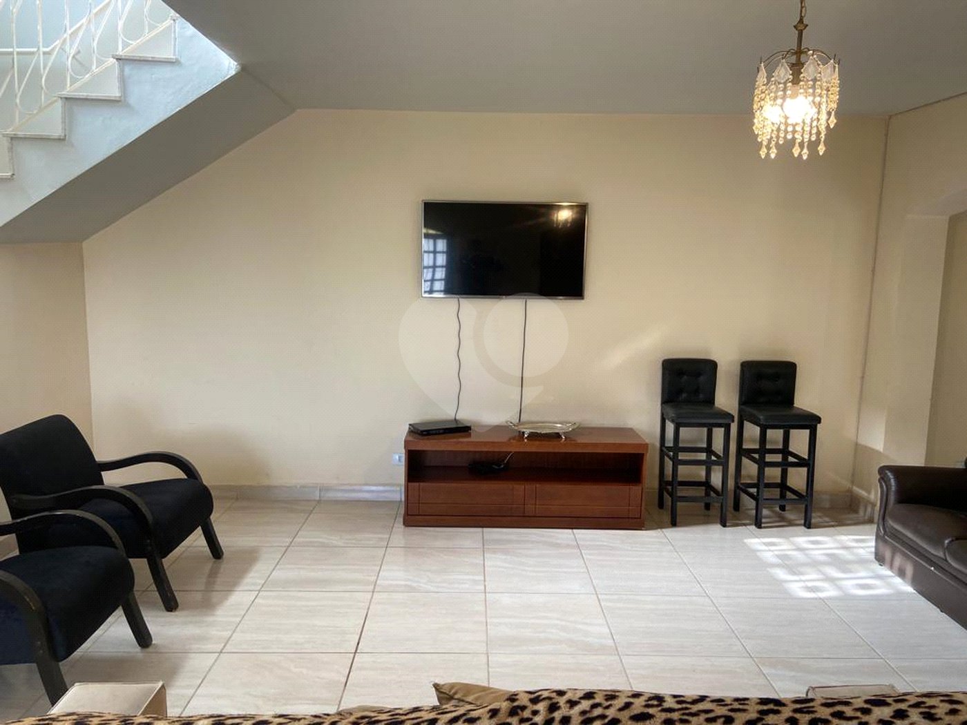 Casa à venda com 5 quartos, sendo 4 suítes, no condomínio Vilarejo Estoril, Mairiporã - SP