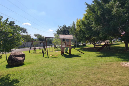 Casa à venda com 3 suítes no condomínio Terras de São Francisco, Vinhedo - SP