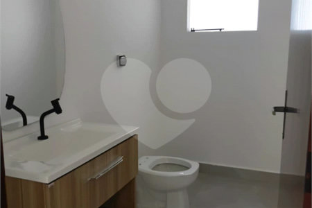 Sobrado para alugar com 2 quartos, sendo 1 suíte, no Centro, São Roque, SP