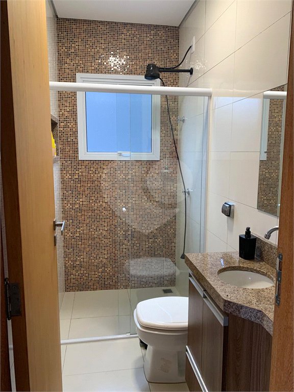 Casa à venda com 3 quartos, sendo 1 suíte, no condomínio Residencial Ponderosa, São Roque - SP