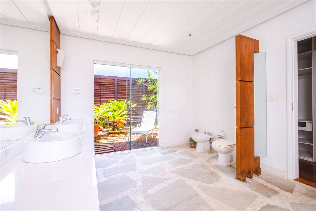 Casa à venda com 4 suítes em Ferradura, Armação dos Búzios, RJ