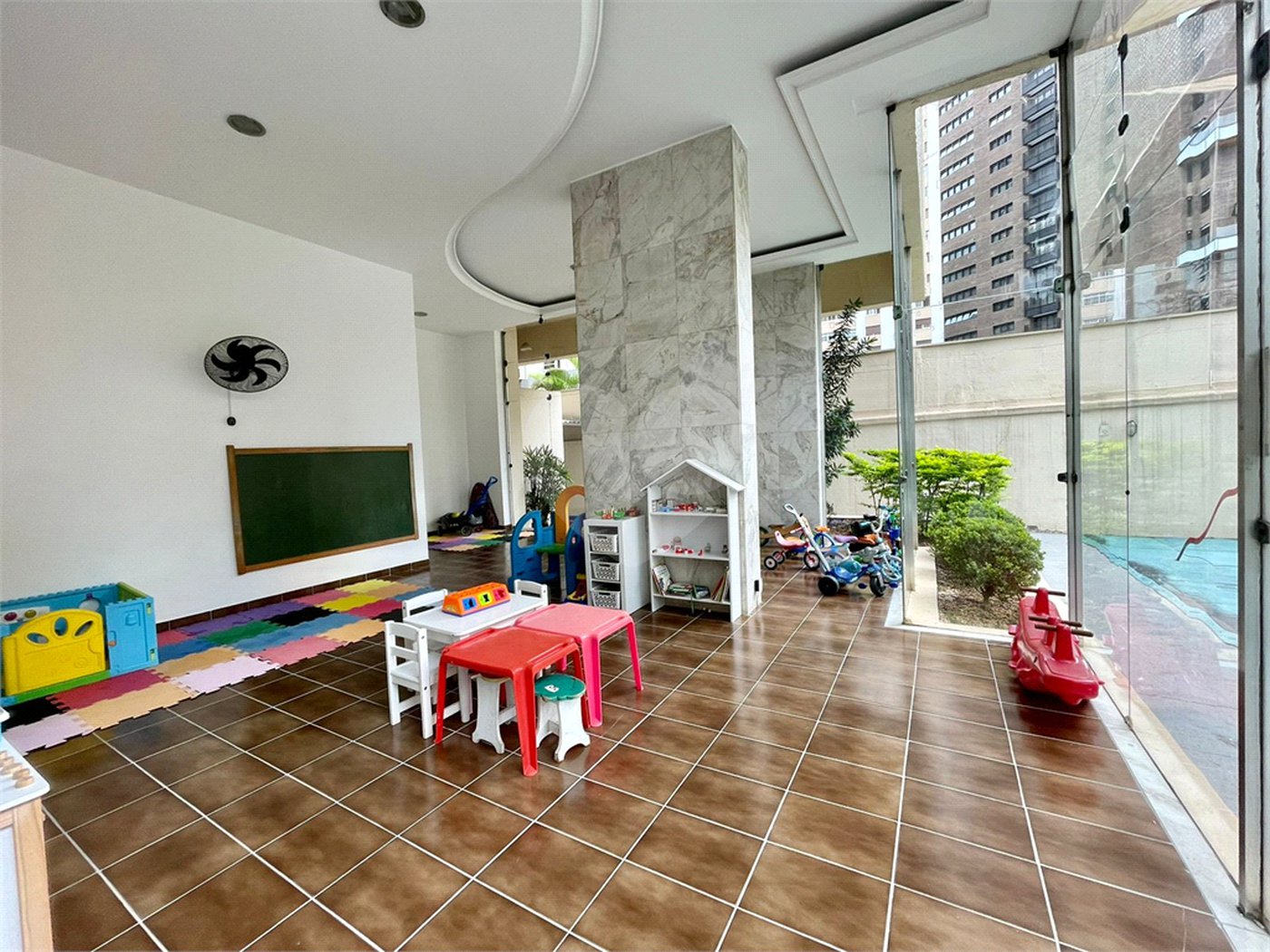 Apartamento à venda com 3 quartos, sendo 1 suíte, em Itaim Bibi, São Paulo, SP