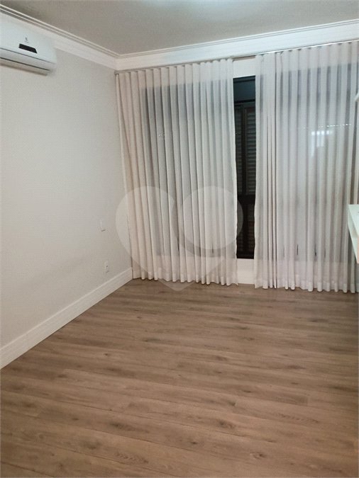 Casa à venda ou para alugar com 3 suítes no condomínio Quinta das Oliveiras, Valinhos - SP