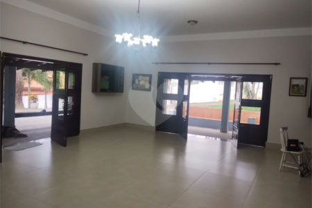 Casa à venda com 5 quartos, sendo 4 suítes, no condomínio Chácaras Flórida, Itu - SP