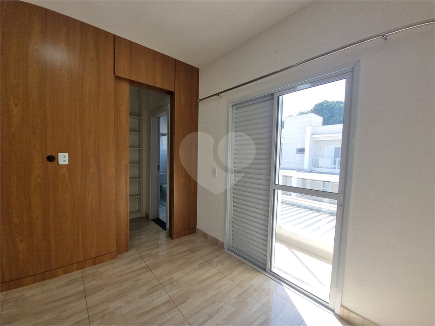 Casa à venda com 3 quartos, sendo 1 suíte, no condomínio Residencial Américo Figueiredo, Sorocaba - SP