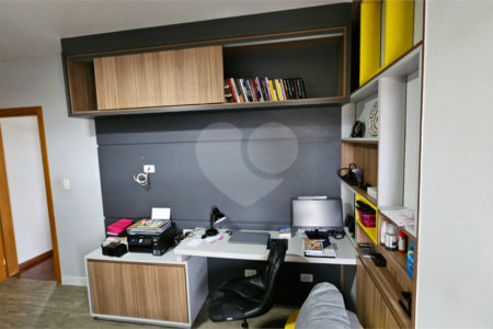 Apartamento à venda com 3 quartos, sendo 1 suíte,  no Centro, Suzano, SP
