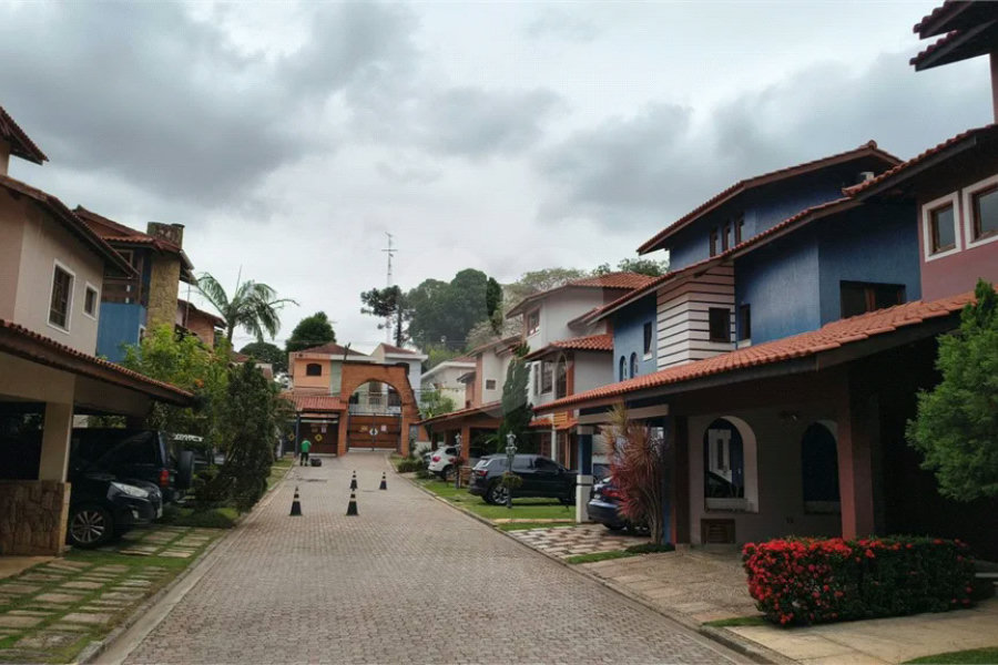 Casa à venda com 4 quartos, sendo 3 suítes, no condomínio Da Serra, São Paulo - SP