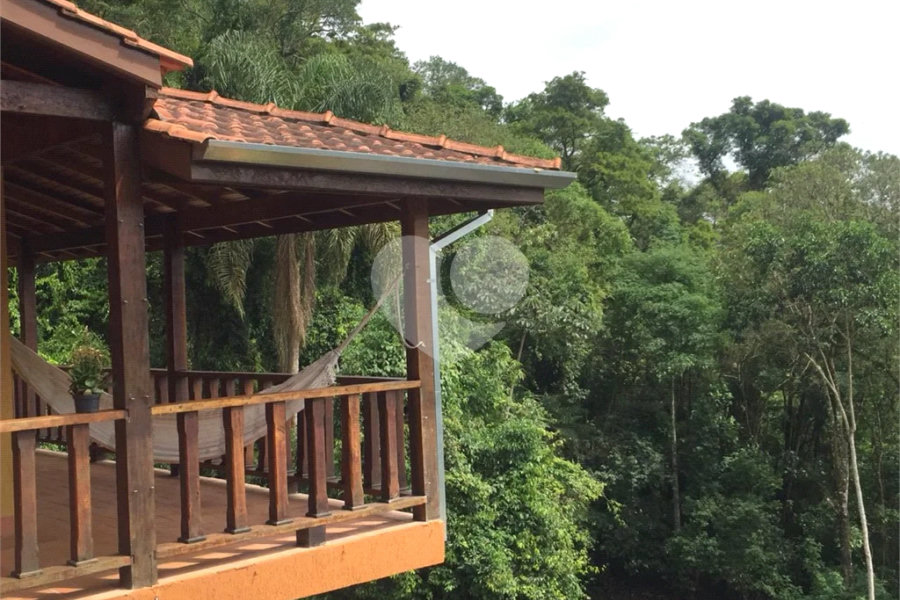 Casa à venda com 4 quartos, sendo 1 suíte, no condomínio Alpes da Cantareira, Mairiporã - SP