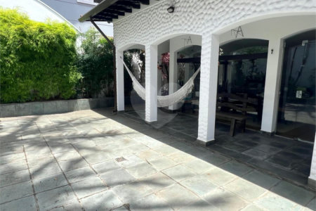 Casa à venda com 5 quartos, sendo 4 suítes, em Parque Maria Helena, São Paulo, SP