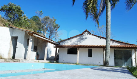 Chácara à venda com 4 quartos, sendo 1 suíte, no Centro, Biritiba-mirim, SP
