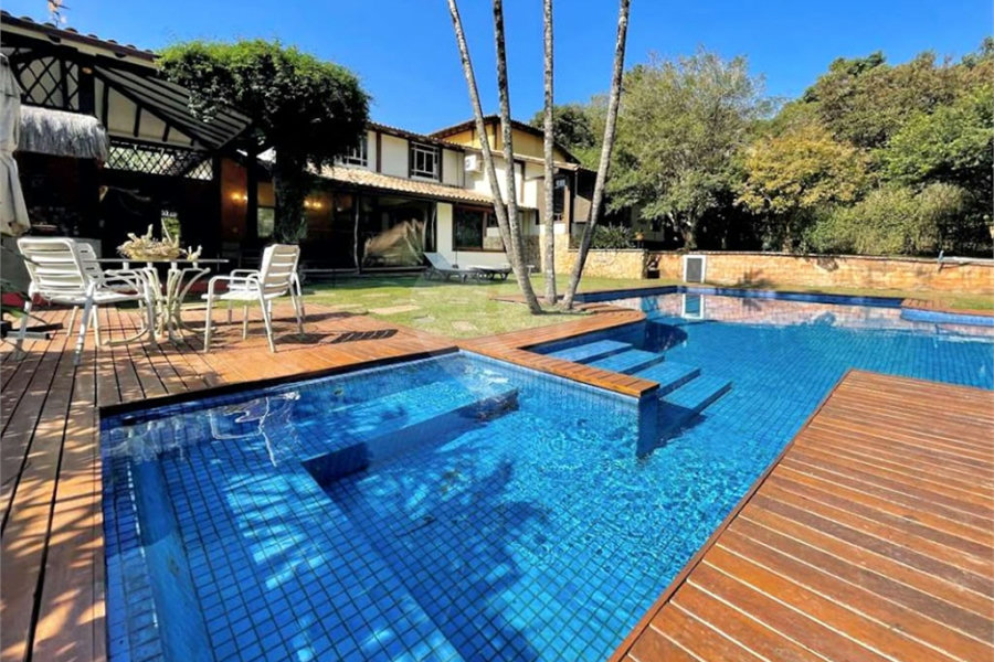 Casa à venda com 4 suítes no condomínio Jardim Mediterrâneo, Cotia - SP