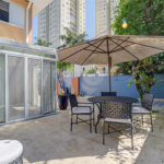 Casa à venda com 3 quartos, sendo 1 suíte, no condomínio Flora Park, São Paulo - SP