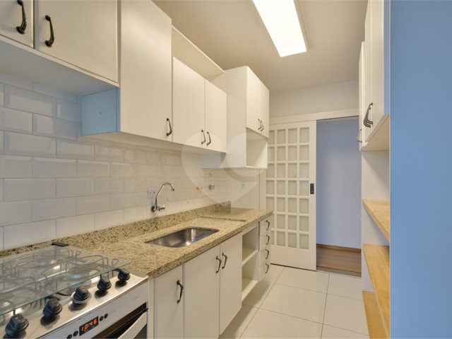 Apartamento à venda com 3 quartos, sendo 1 suíte,  em Alto da Boa Vista, São Paulo, SP