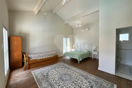Casa à venda com 5 quartos, sendo 3 suítes,  no condomínio Village Saint Charbel, Araçoiaba da Serra - SP