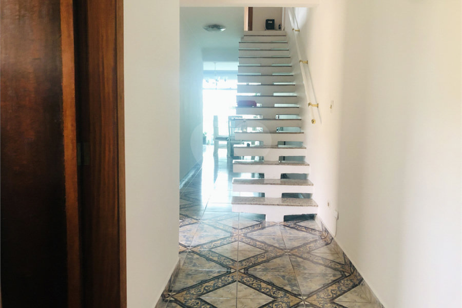 Sobrado à venda com 3 quartos, sendo 1 suíte, em Vila Romero, São Paulo, SP