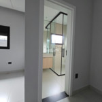 Casa térrea à venda com 3 quartos, sendo 1 suíte, no condomínio Portal Lamis, Atibaia - SP