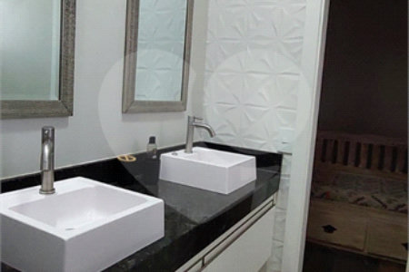 Casa para alugar com 5 quartos, sendo 1 suíte, no condomínio Figueira Garden, Atibaia - SP
