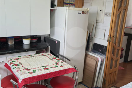 Apartamento com 3 dormitórios, sendo 1 suíte.