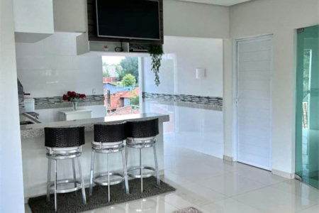 Casa à venda com 6 quartos, sendo 1 suíte,  no Centro, Balsas, MA