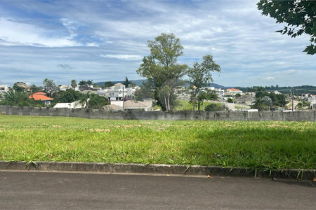 Terreno à venda no condomínio Village Saint Charbel, Araçoiaba da Serra - SP
