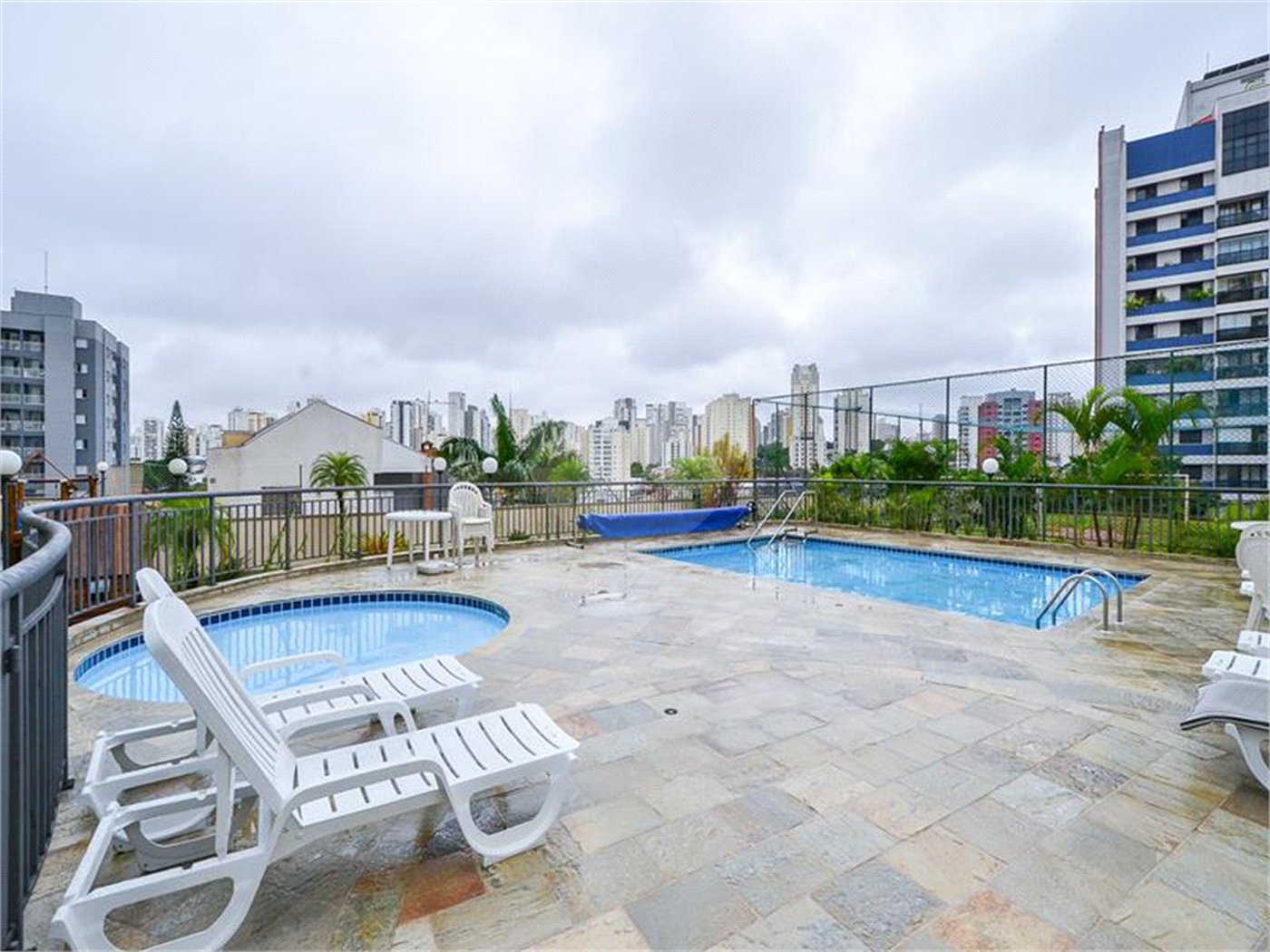 Apartamento à venda com 3 quartos, sendo 1 suíte, em Vila Gumercindo, São Paulo, SP