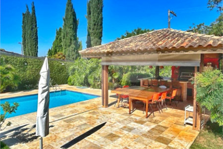 Villagio à venda com 5 quartos, sendo 3 suítes, em Vila Petrópolis, Atibaia, SP