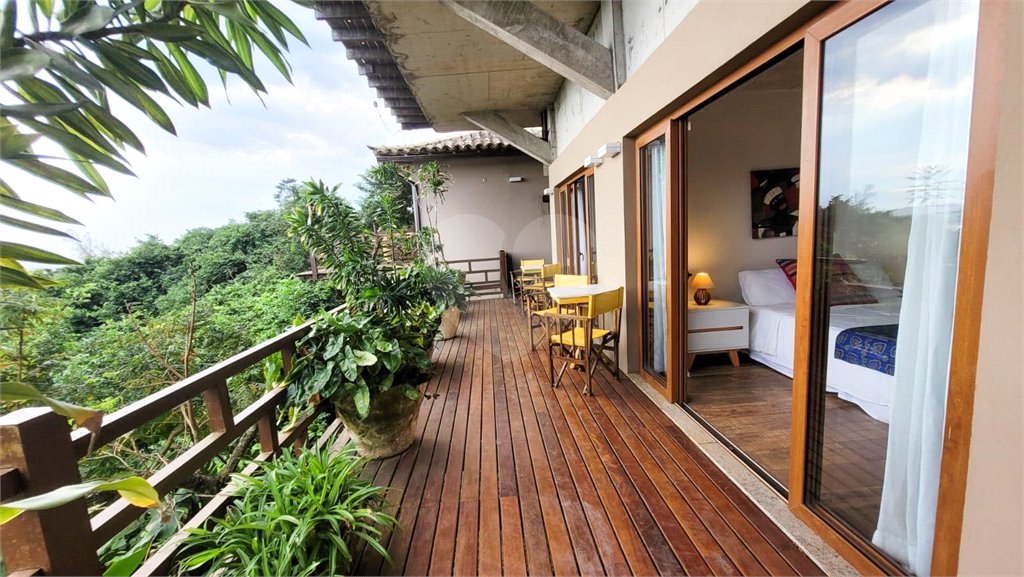 Casa à venda com 5 quartos, sendo 4 suítes,  em Albatroz, Armação dos Búzios, RJ