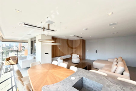 Apartamento à venda com 3 suítes em Campo Belo, São Paulo, SP