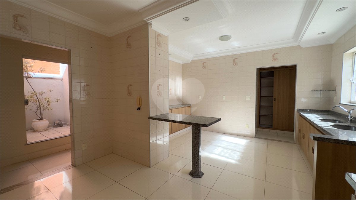 Casa para alugar com 4 quartos, sendo 3 suítes, em Vila Sfeir, Indaiatuba, SP