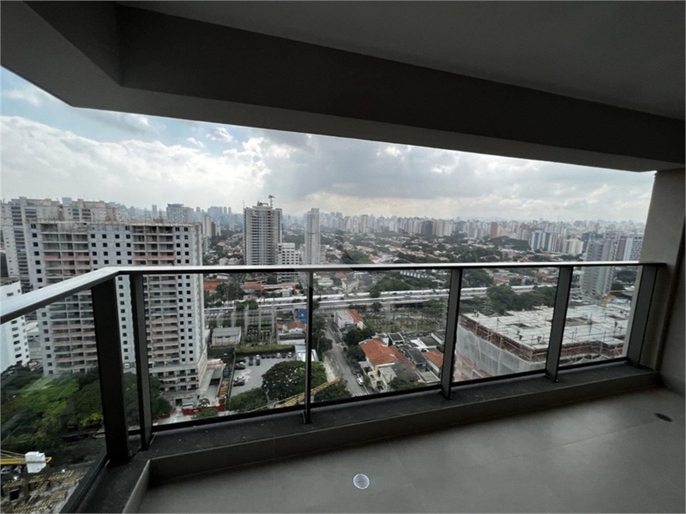 Apartamento à venda com 2 suítes em Campo Belo, São Paulo, SP