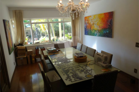 Casa à venda com 5 quartos, sendo 2 suítes,  em Vila Oliveira, Mogi das Cruzes, SP