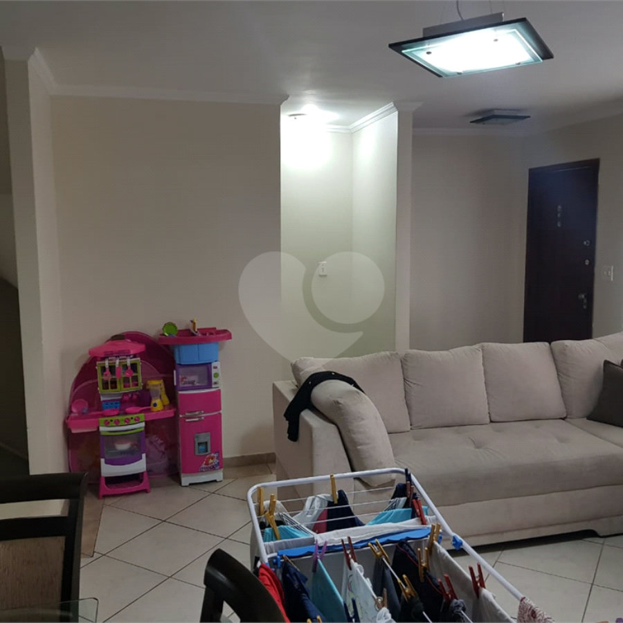 Casa à venda com 3 quartos, sendo 1 suíte, no condomínio Res Azaléias, São Paulo - SP