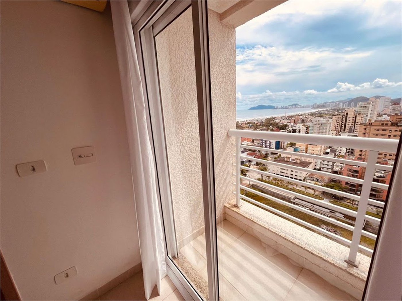 Apartamento Residencial à venda, Jardim Virginia, Guarujá - AP1313.