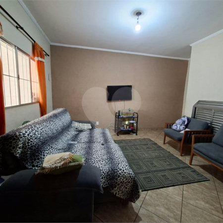 Casa à venda com 4 quartos, sendo 1 suíte,  em Vila Santa Maria, Guarulhos, SP