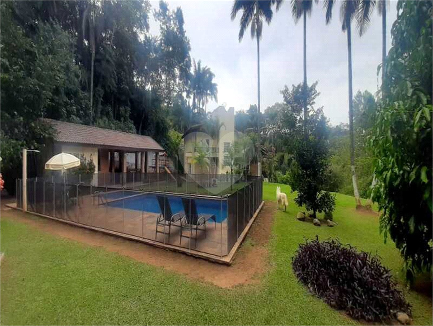 Sobrado à venda com 4 suítes em Serra da Cantareira, Mairiporã, SP