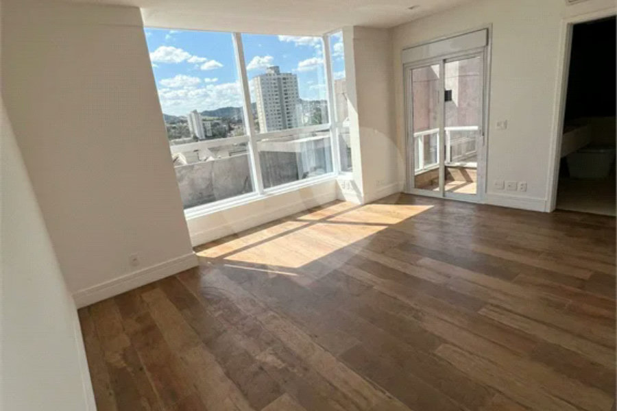 Casa à venda com 4 quartos, sendo 2 suítes, no condomínio Residencial Floresta, São Paulo - SP