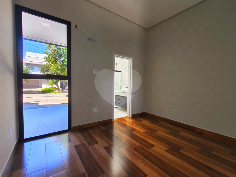 Casa à venda com 3 quartos, sendo 1 suíte, no condomínio Terras de São Francisco, Sorocaba - SP